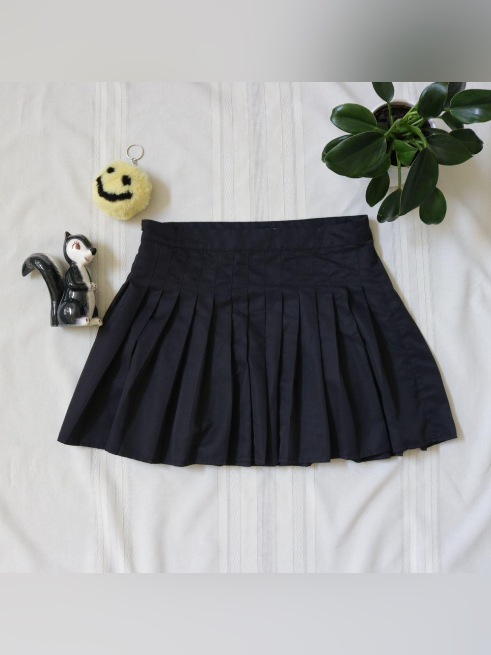 Love, Fire black pleated skirt
